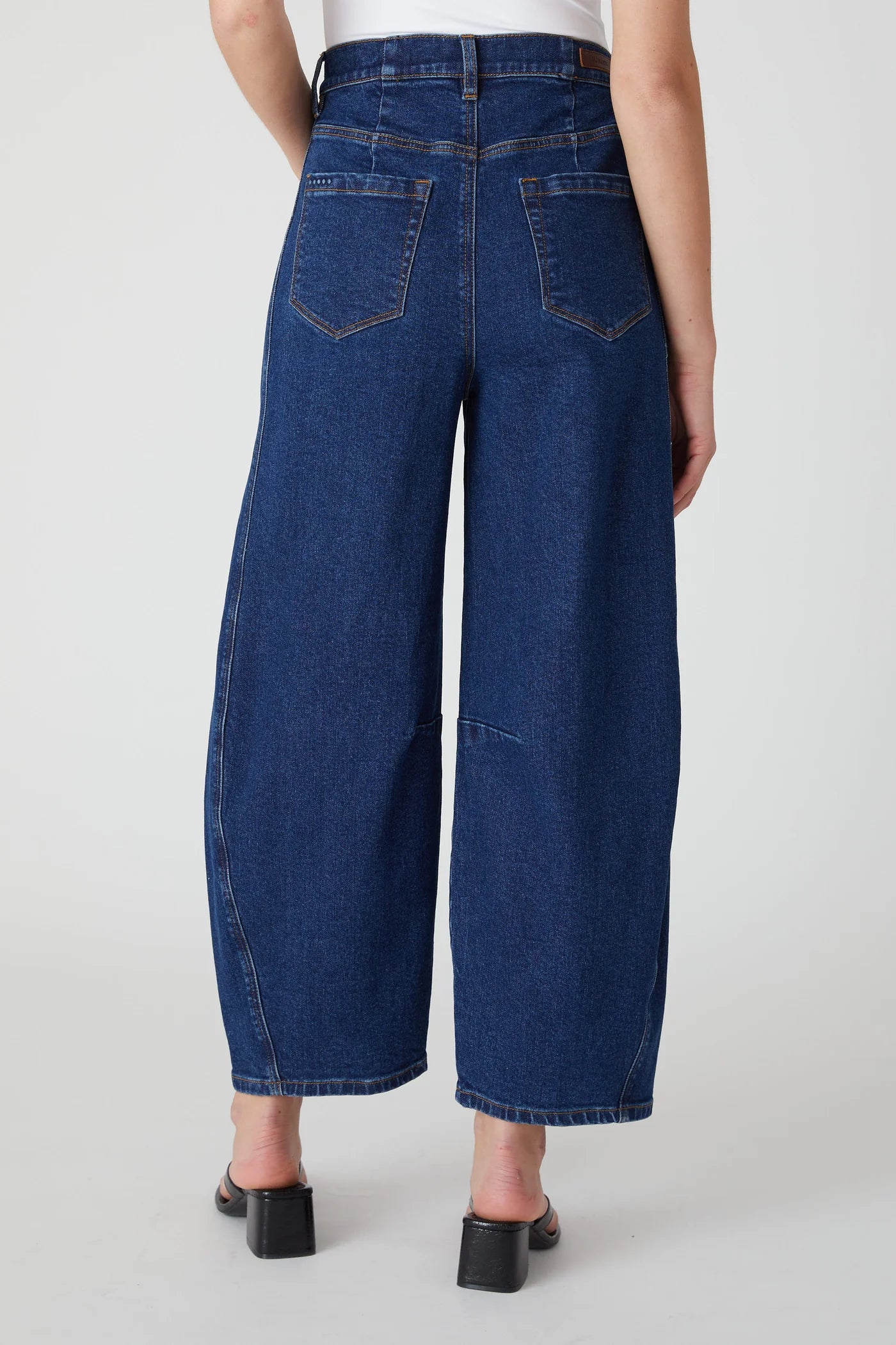 Avery Barrel Jean